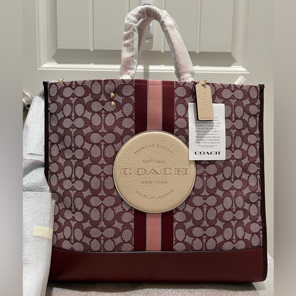 NWT Coach Dempsey Tote 40
